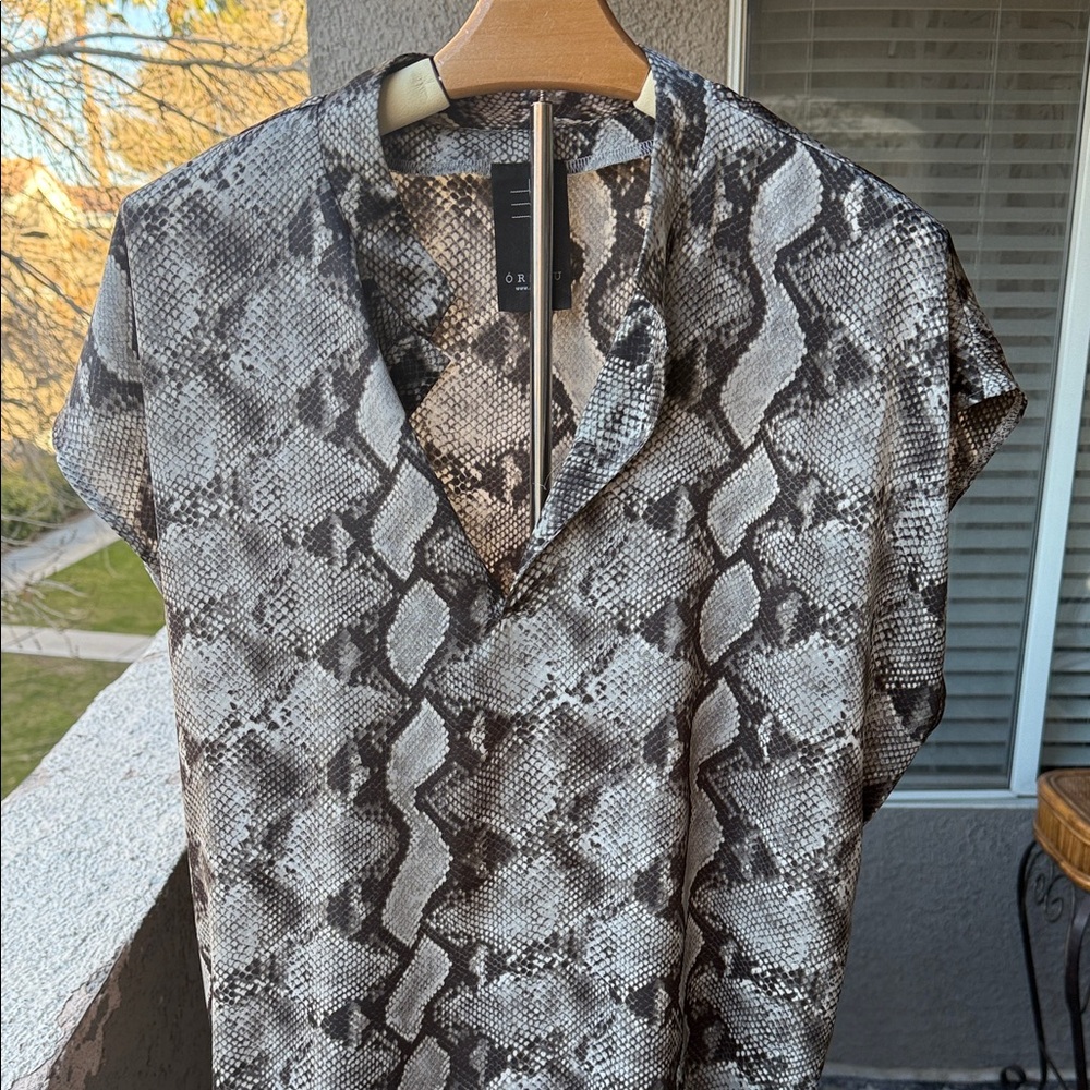 ORTTU, large,Snake Print asymmetrical Shirt for Men - Picture 9 of 12